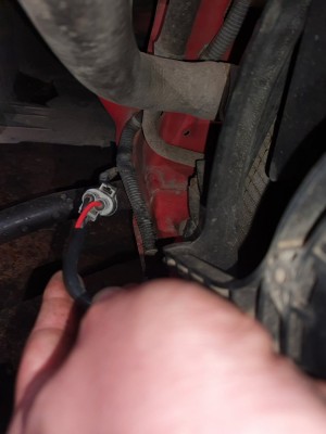 Poszukuję takiej wtyki męskiej + żeńskiej (czarnej) w vw wiem jak znaleźć w chevroletach jestem zielony czy ktoś się orientuję gdzie znajdę takie wtyki