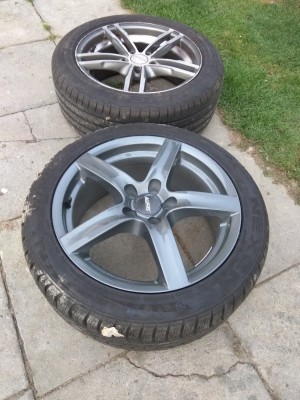 Felgi ET35, 7.5"J. Dębica Presto UHP2 225/50R17 z rantem ochronnym na starej. Na nowej Nexen 225/45/R17 bez rantu ochronnego.